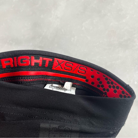 Troy Lee Designs Stage Knee Guard. R&L. XS/S - Picture 4 of 5